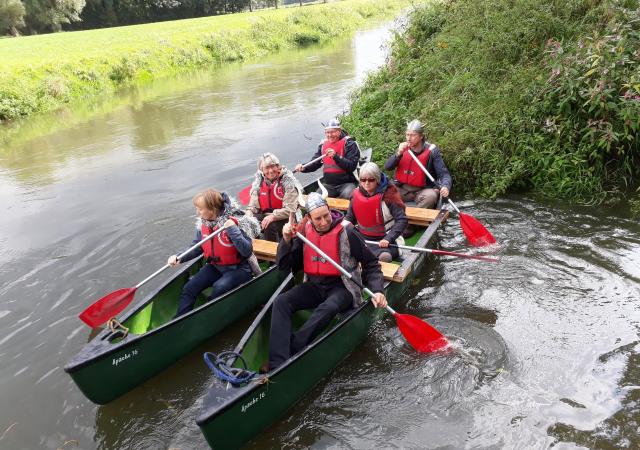 Vals-catamaran Viking canoeing with Dijle Floats