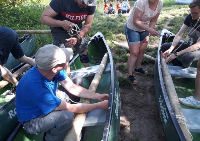 Vals-catamaran varen van de Dijle te Korbeek-dijle