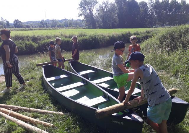 Sportdag vals-catamaran spelvaren op de Dijle