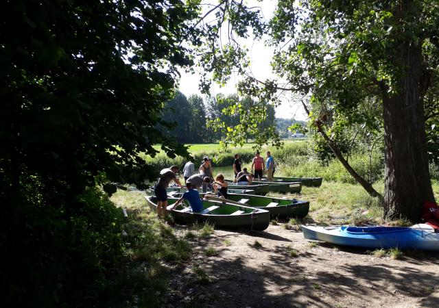 Vals-catamaran varen van de Dijle te Korbeek-dijle