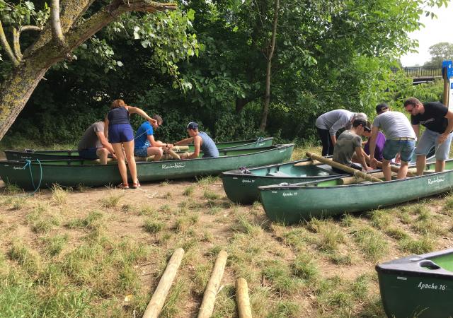 Vals-catamaran varen van de Dijle te Korbeek-dijle