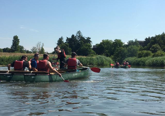 Vals-catamaran varen van de Dijle te Korbeek-dijle